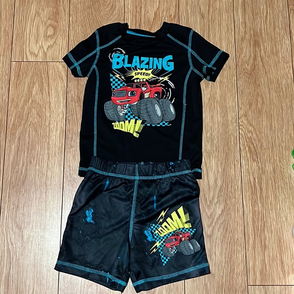 Blaze Outfit 3T - Picture 1 of 7